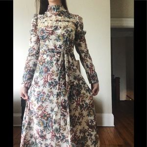 VTG 70s Floral Maxi Cottage core Dress